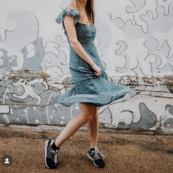 Abercrombie and Fitch Flutter Chiffon Midi dress - Picture 1 of 4